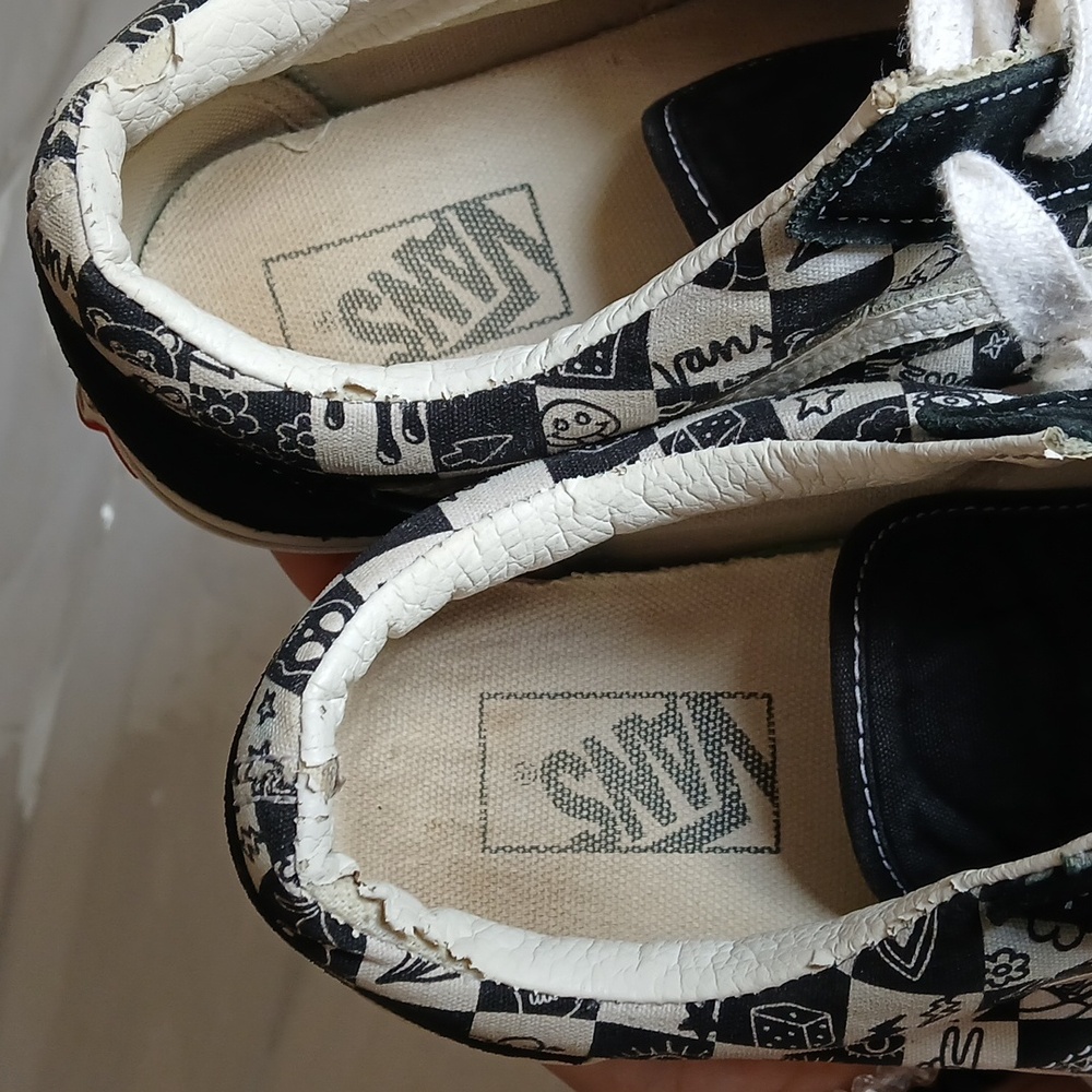 Vans Size 10.5 Man Women 12 Black and White Graphic Vans - Picture 5 of 6